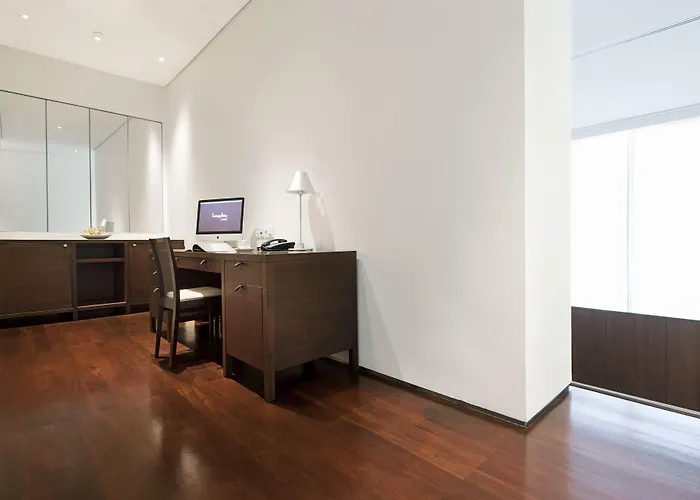 Metropolitan Hotel 5*