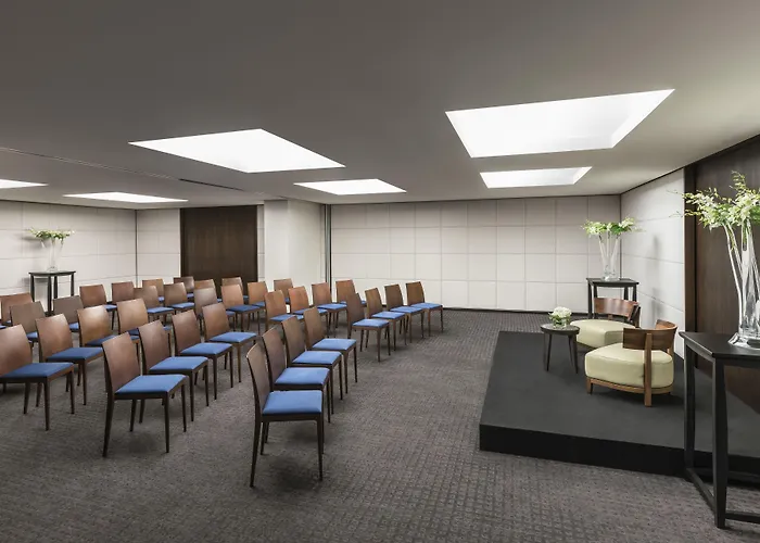 Metropolitan Hotel 5*
